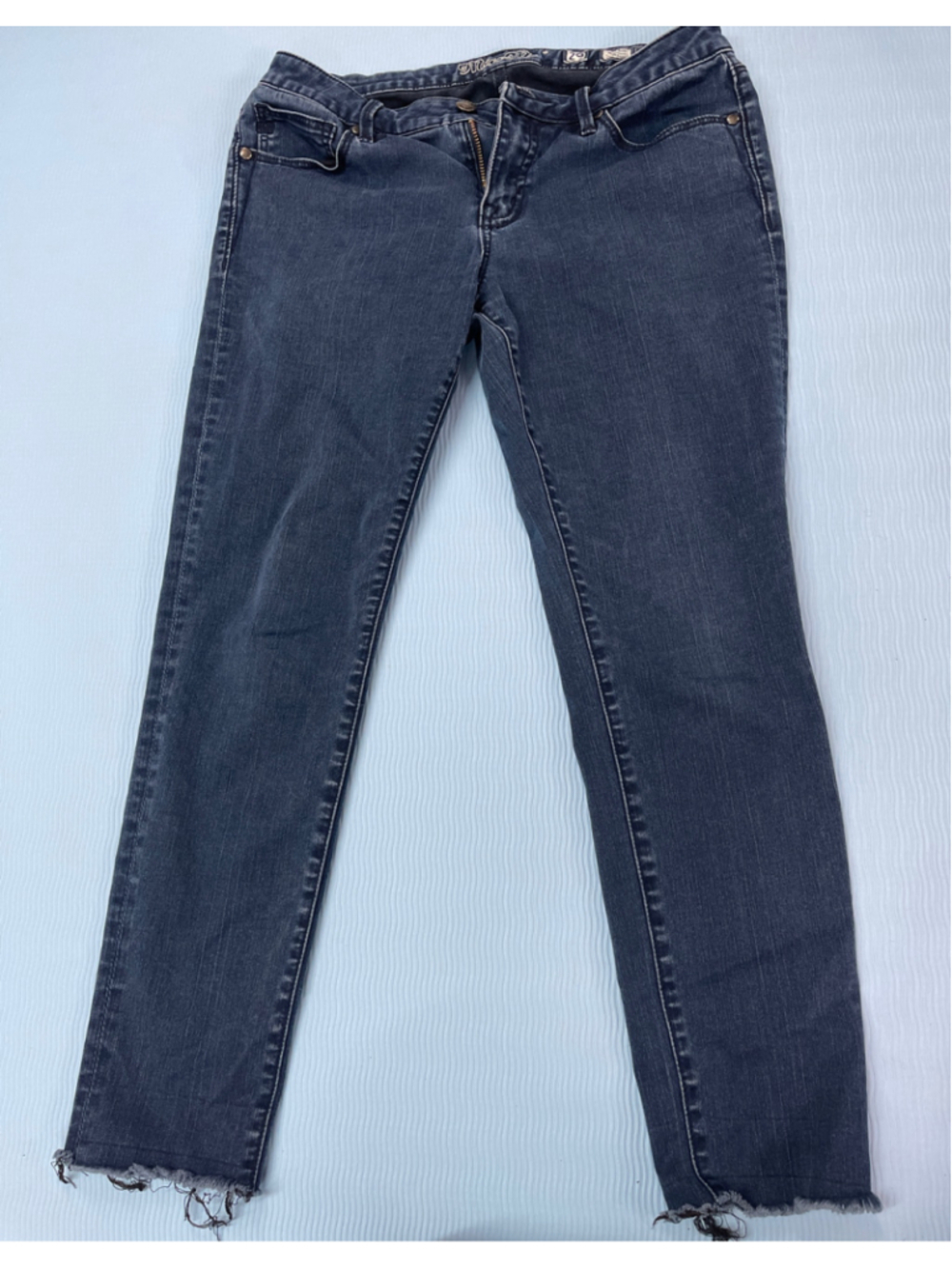Miss Me mid-rise super Skinny Jeans size 29